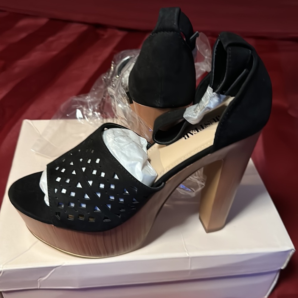 Size 8.5 JustFab Platform heels. Black in color. Brand New. Never been worn. - Picture 3 of 5